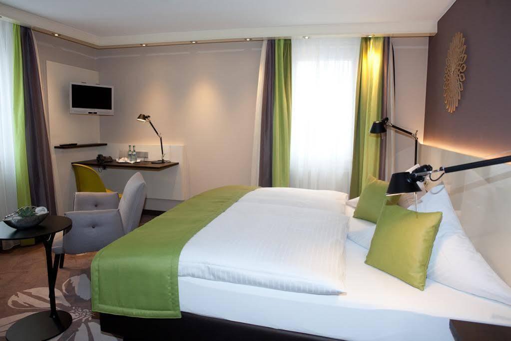 Hotel-Restaurant Arneggers Adler Tiefenbronn Exteriör bild