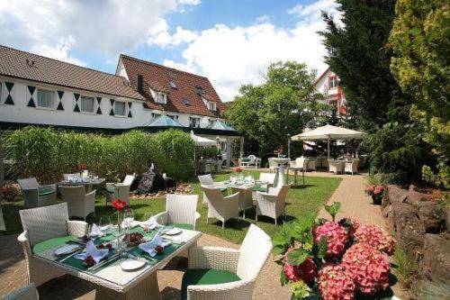 Hotel-Restaurant Arneggers Adler Tiefenbronn Exteriör bild