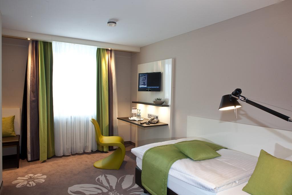 Hotel-Restaurant Arneggers Adler Tiefenbronn Exteriör bild