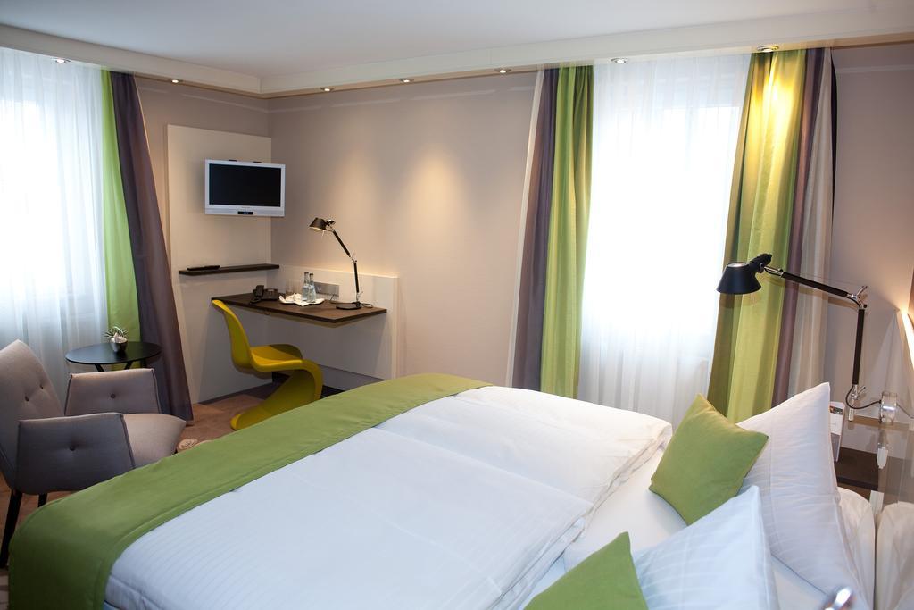 Hotel-Restaurant Arneggers Adler Tiefenbronn Exteriör bild