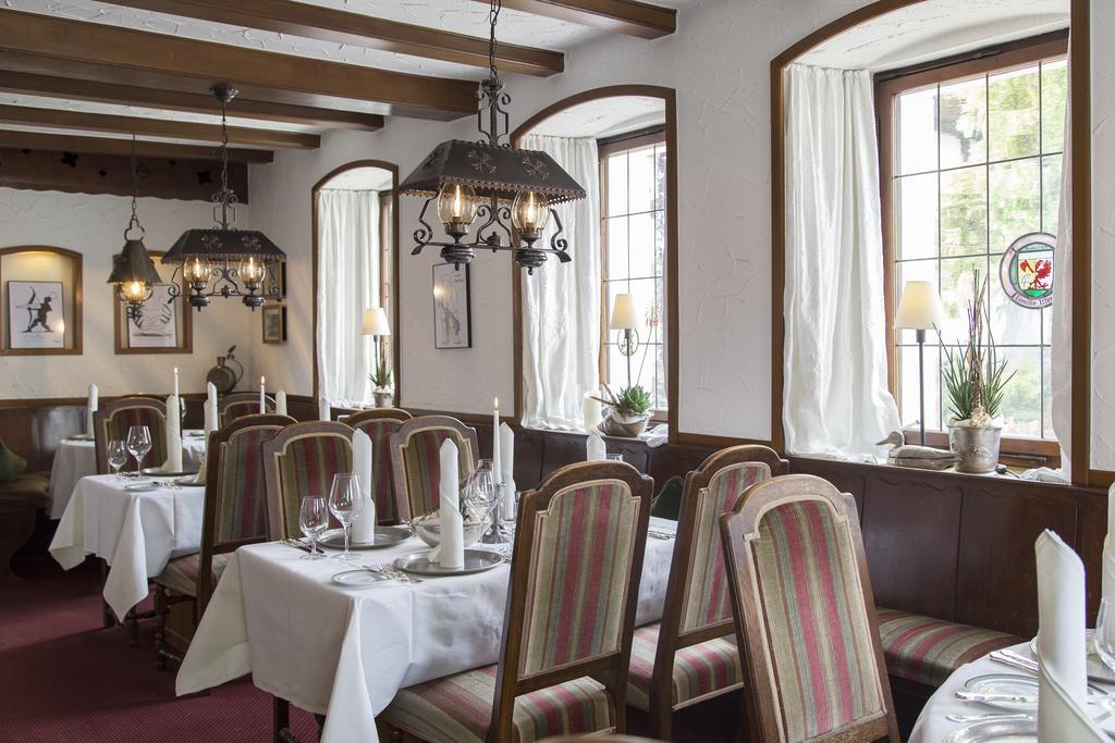 Hotel-Restaurant Arneggers Adler Tiefenbronn Exteriör bild