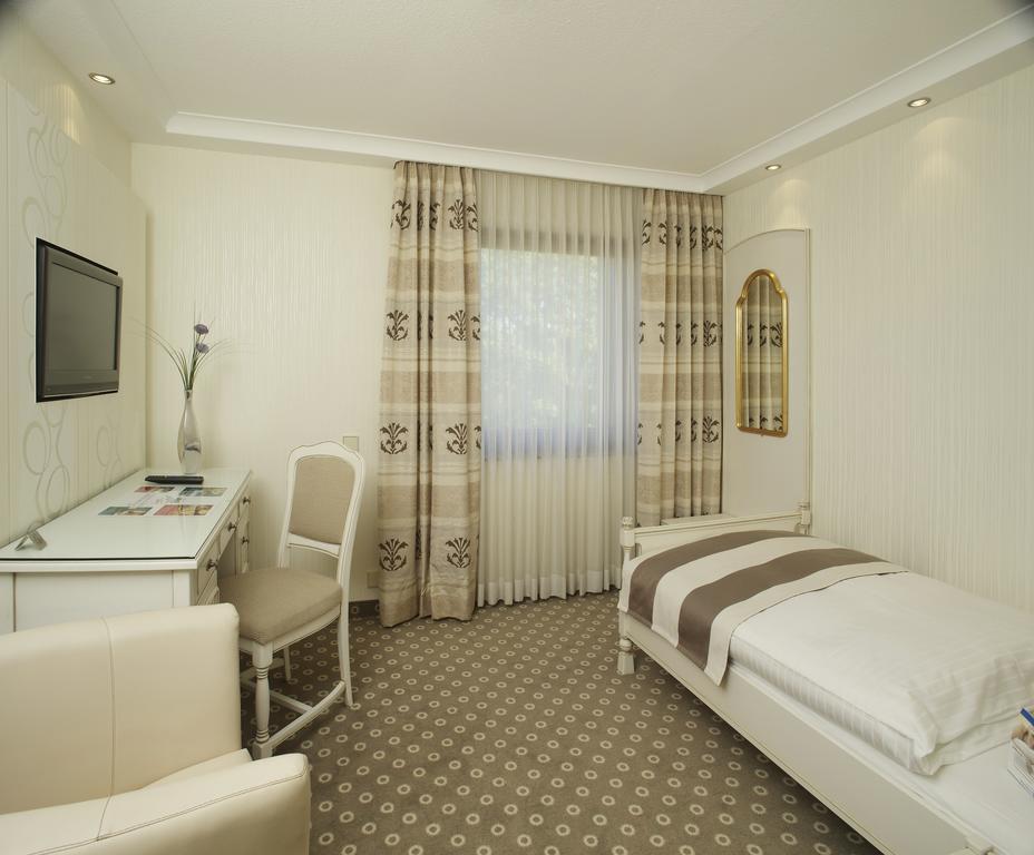 Hotel-Restaurant Arneggers Adler Tiefenbronn Exteriör bild