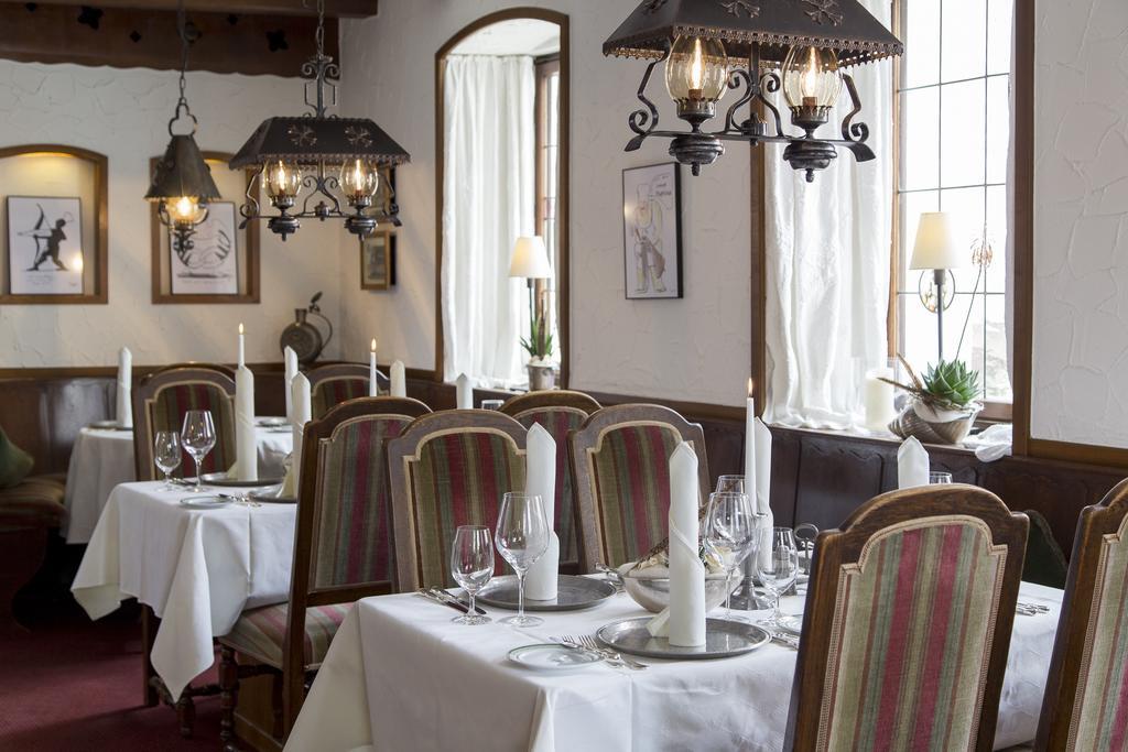 Hotel-Restaurant Arneggers Adler Tiefenbronn Exteriör bild