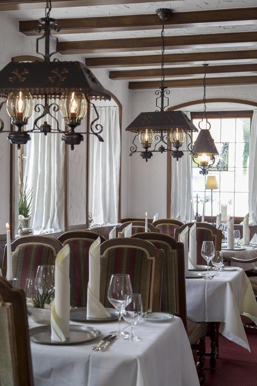 Hotel-Restaurant Arneggers Adler Tiefenbronn Exteriör bild